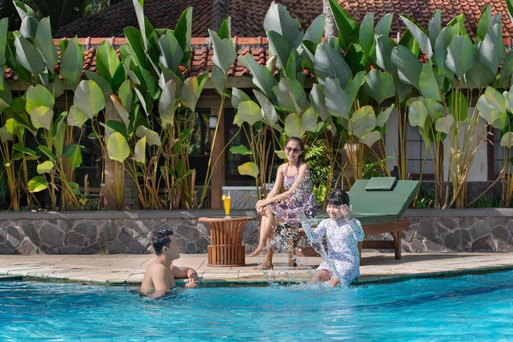 Sunrise Beach Hotel Пангандаран Экстерьер фото